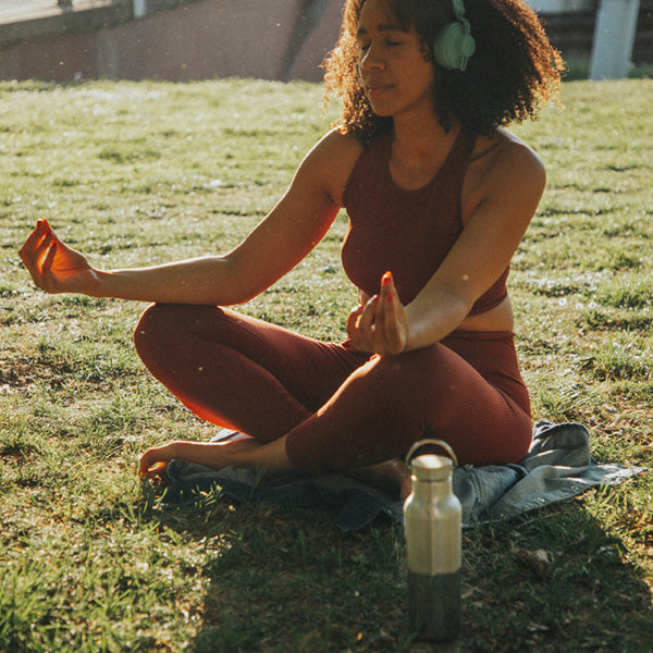 12oz-rise-reflect-with-bamboo-cap-u9 16oz_rise_reflect_yoga_park_headphones_square.jpg