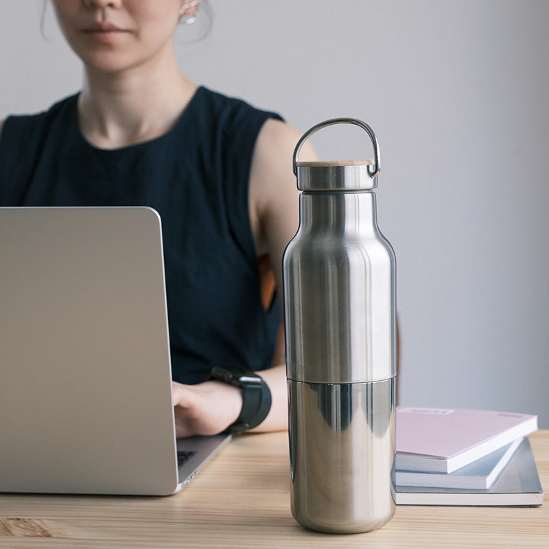20oz-rise-reflect-with-bamboo-cap-n7 20oz_rise_reflect_desk_laptop_square.jpg