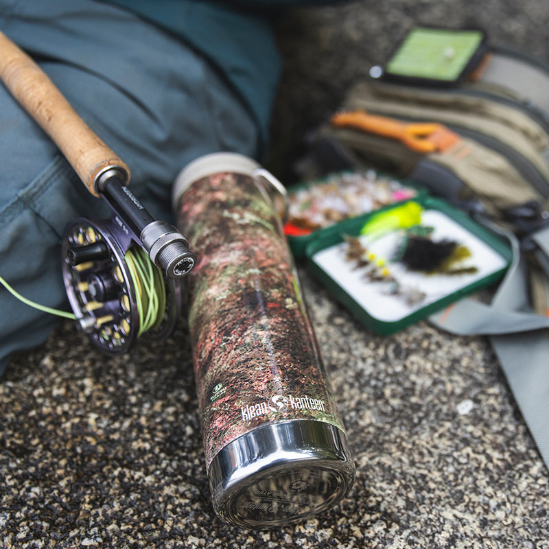 20oz-tkwide-with-cafe-cap-mossy-oak-p3 20oz_tumbler_mossyoak_rainbowtrout_flyfish_top_square.jpg