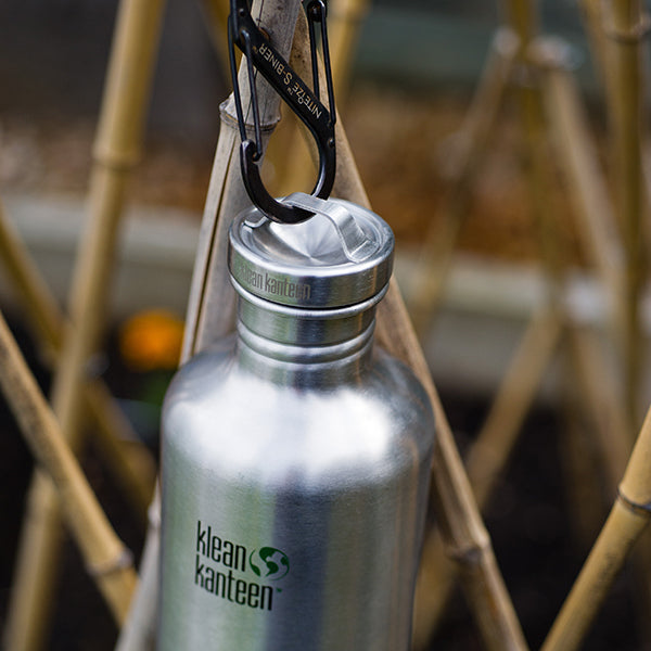 classic-steel-loop-cap-t5 40oz_bottle_steel_loop_cap_lifestyle.jpg