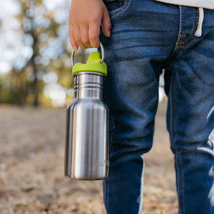 classic-kid-sippy-cap-n5 K12CNSIPPY-BS-kids_sippy_bottle_carry_lifestyle_f9e24b84-a0ae-465d-aad5-3c60c5592b7d.jpg