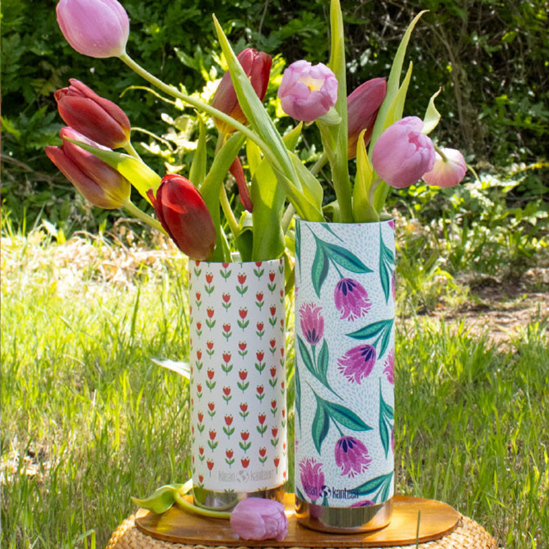 16oz-tkwide-with-cafe-red-tulips-f7 bottles_seasonal_spring_flowers_2_square.jpg
