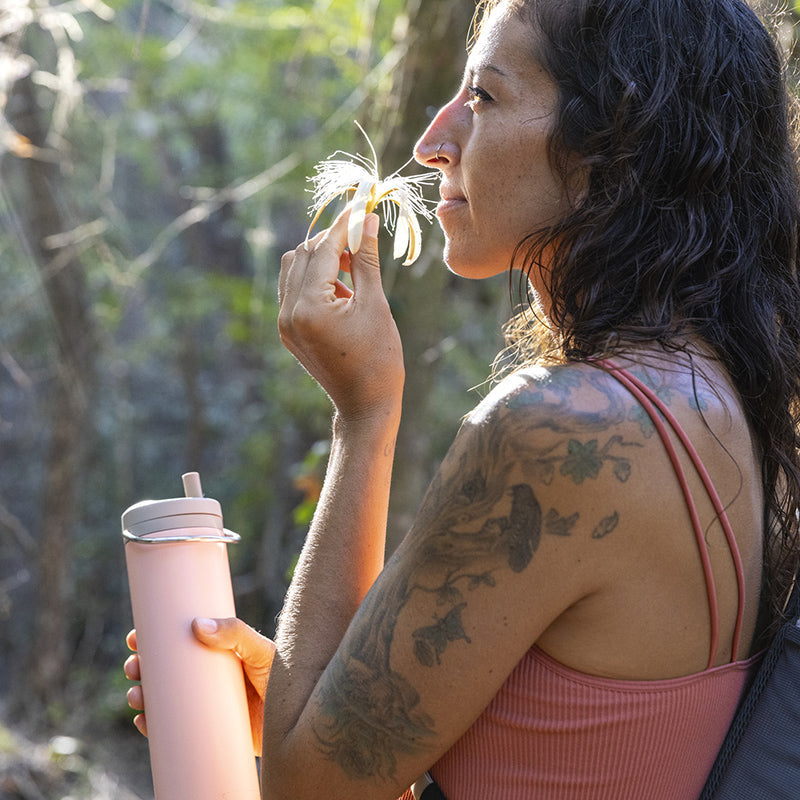 20oz-tkwide-with-twist-cap-g1 tkwide_20oz_insulated_bottle_twist_woman_flower_costarica_square.jpg